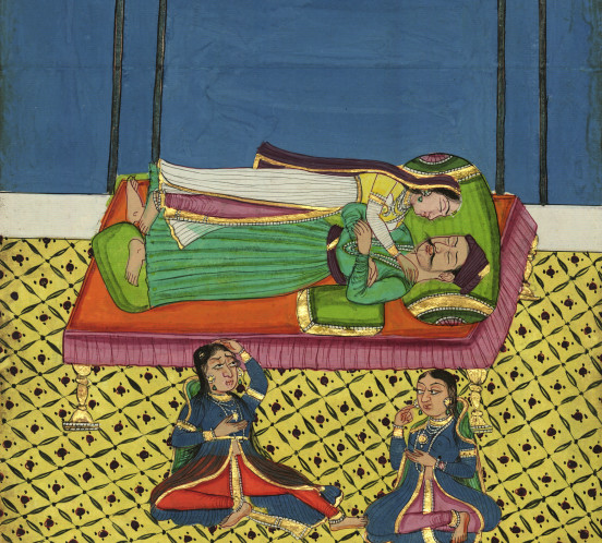 Bahrewar Banu umiera przy zmarłym Dżahandarze.
